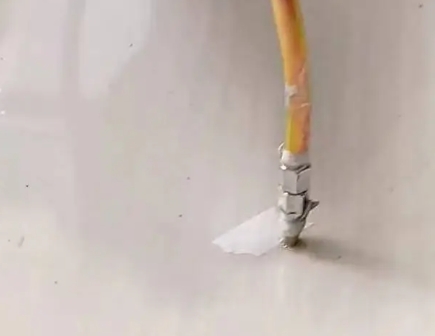 嘉兴瓷砖空鼓维修公司专业解答在瓷砖铺贴过程中，如果使用的砂料过粗（如全部使用了粗砂），可能会导致以下问题