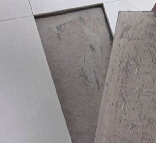 嘉兴瓷砖空鼓维修公司分享瓷砖铺贴时如果打浆（即涂抹在瓷砖背面和基层上的砂浆或瓷砖胶）过少，会带来以下问题